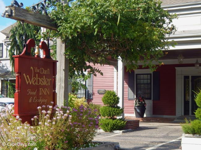 Dan'l Webster Inn entry Dan'l Webster Inn entry