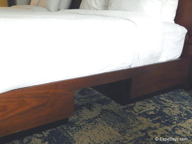 Transfer lift-friendly bed frame Transfer lift-friendly bed frame