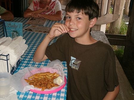 child eating fried clams