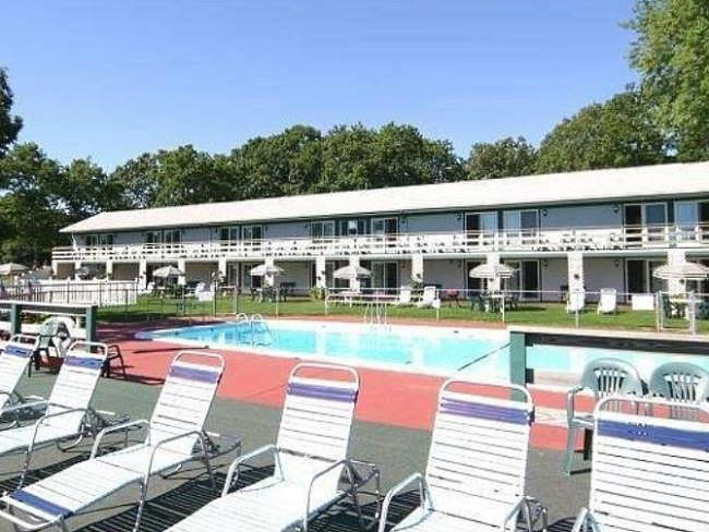 Dog friendly best sale hotels cape cod